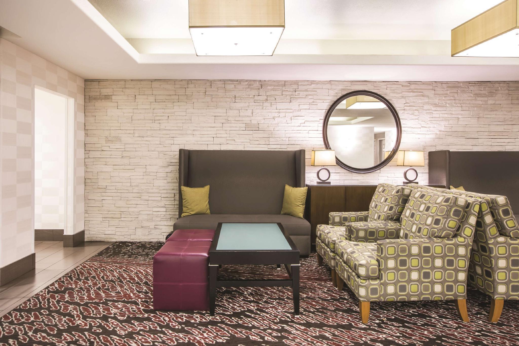 Fairfield By Marriott & Riverpark Hotel