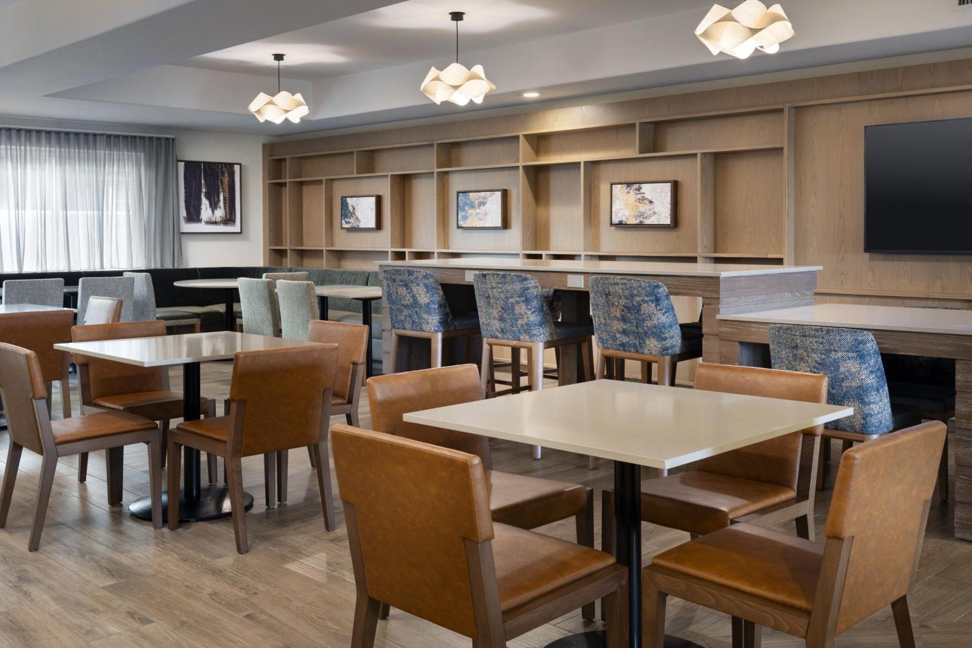 Fairfield By Marriott & Riverpark 3*