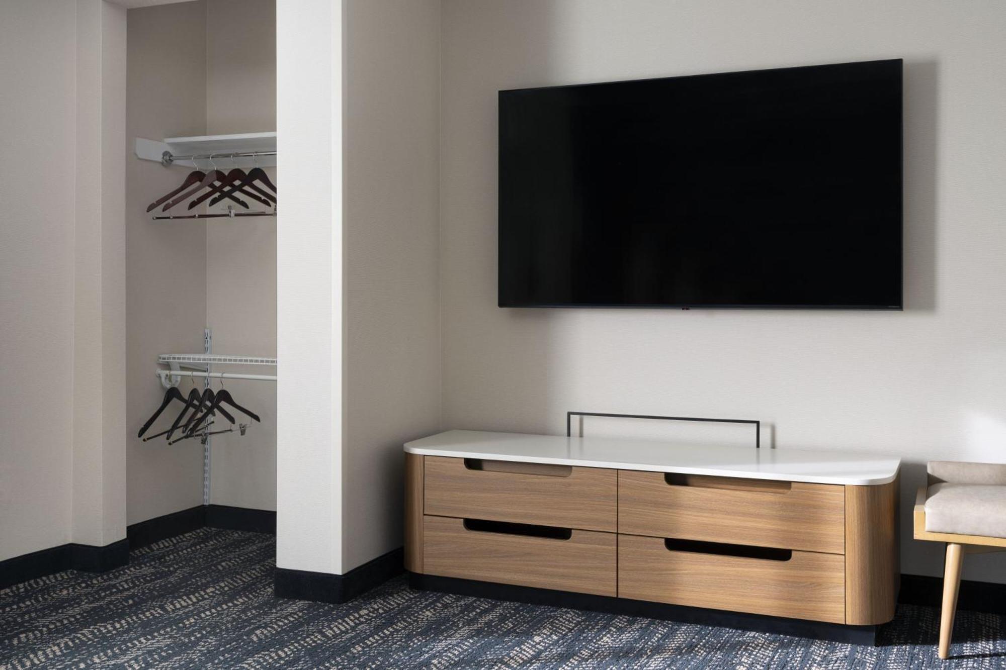 Hotel Fairfield By Marriott & Riverpark 3*