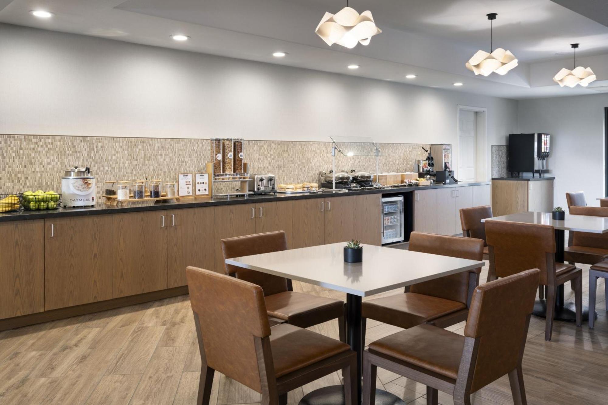 Fairfield By Marriott & Riverpark 3*