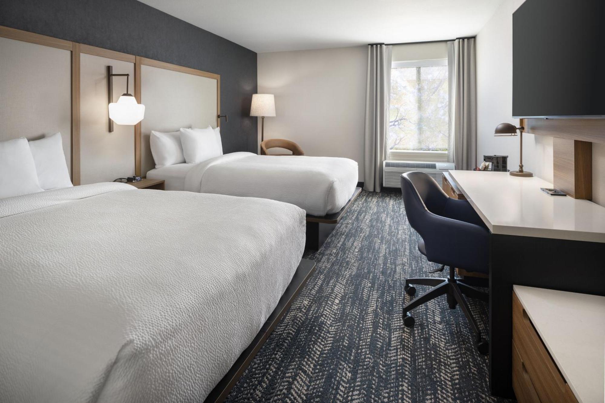 Fairfield By Marriott & Riverpark 3*
