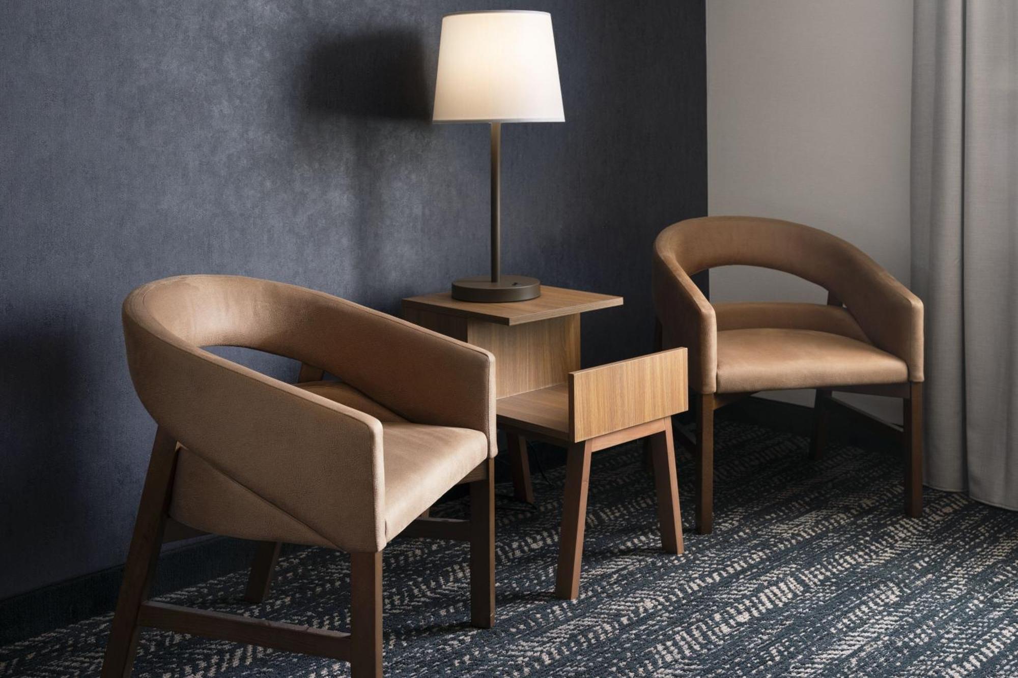 Fairfield By Marriott & Riverpark Hotel 3*