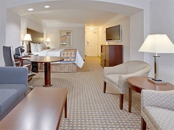 Fairfield By Marriott & Riverpark 3*