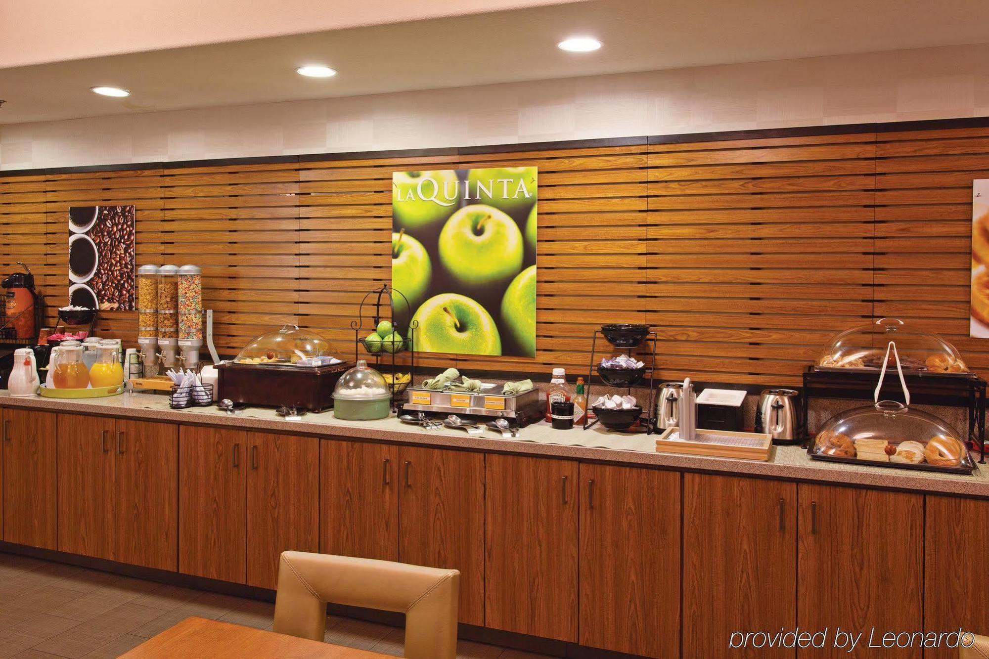 Hotel Fairfield By Marriott & Riverpark 3*