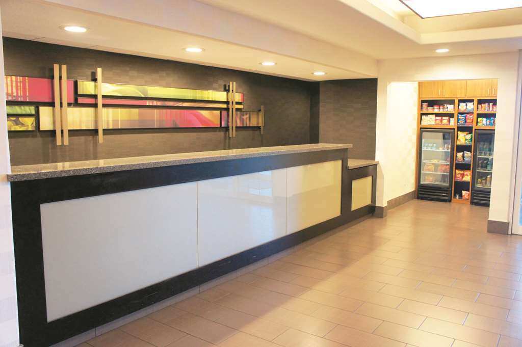 Fairfield By Marriott & Riverpark Hotel 3*