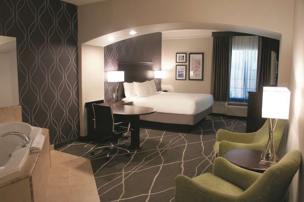 Fairfield By Marriott & Riverpark Hotel Fresno