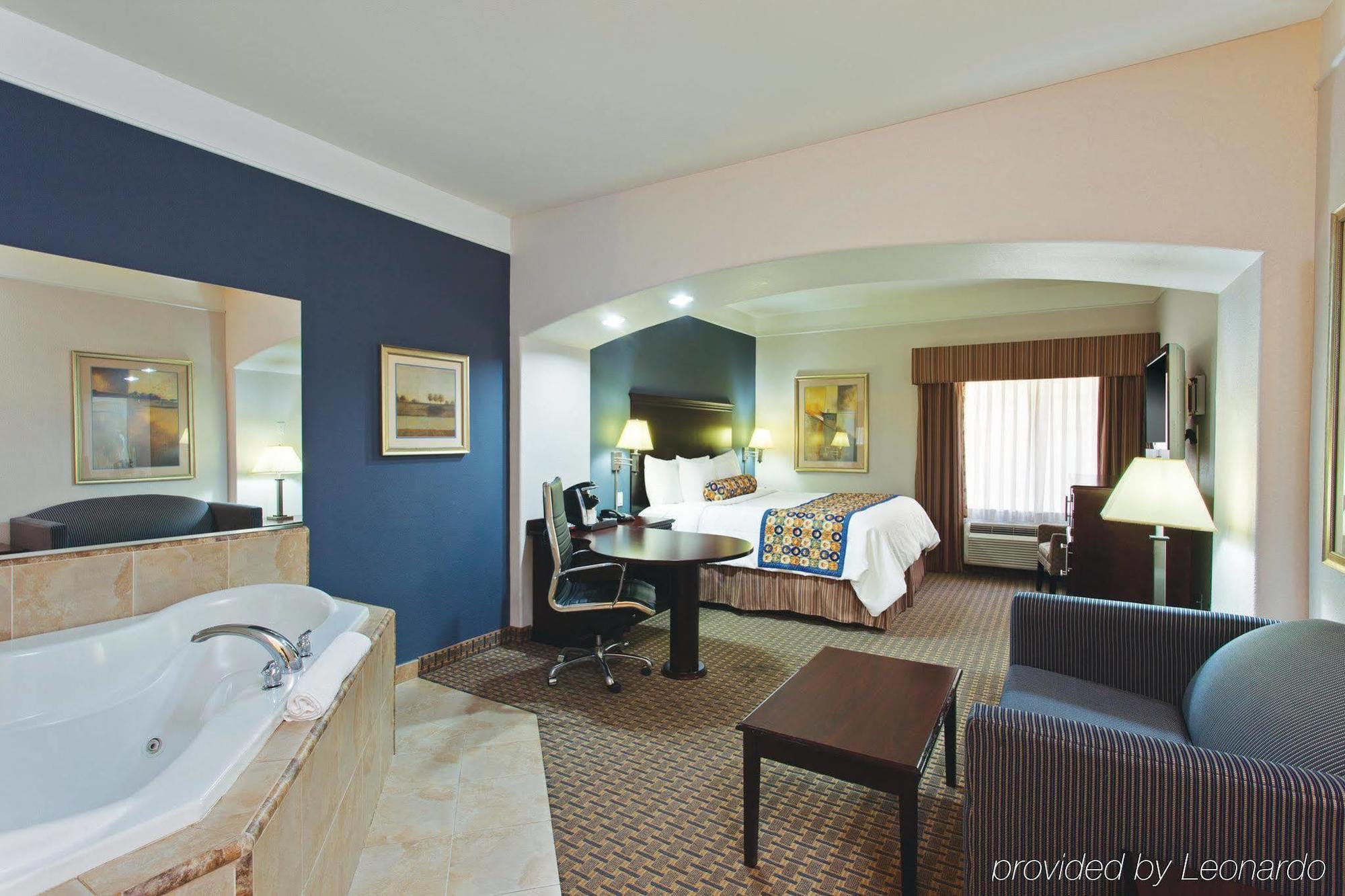 Fairfield By Marriott & Riverpark 3*